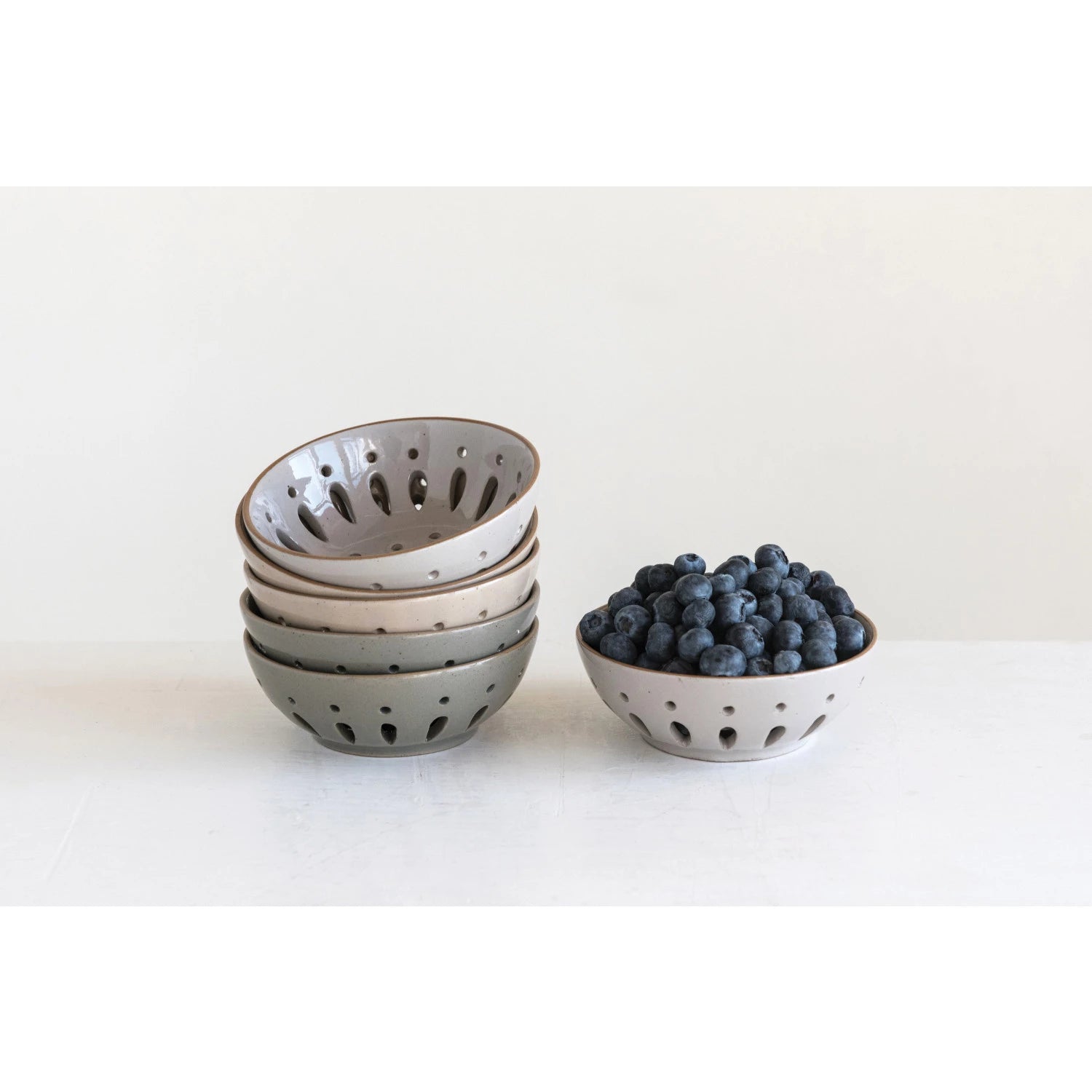 Stoneware Berry Bowl (3 colors)